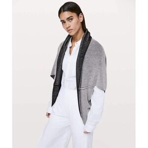 Lululemon Exaltation Wrap One Size Sweater  SILVER ICE REVERSIBLE‎ KNIT